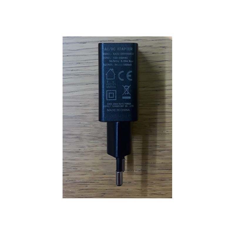 Cargador de Red Generico 1A - Usado Negro